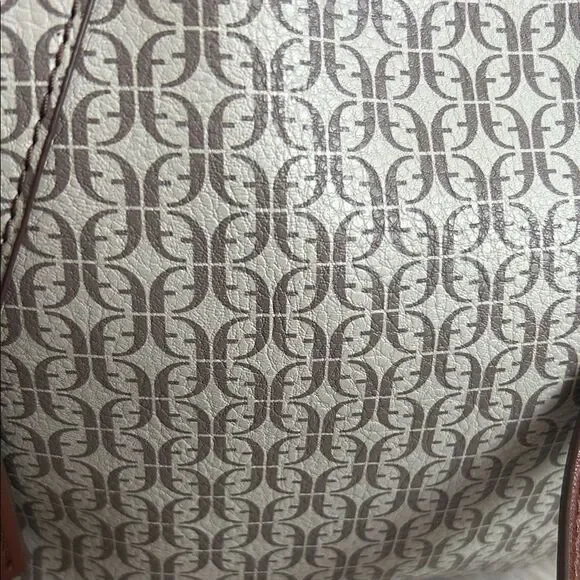 Fossil Skylar crossbody Cream and Brown preloved ❤️EUC Any questions - Picture 3 of 17